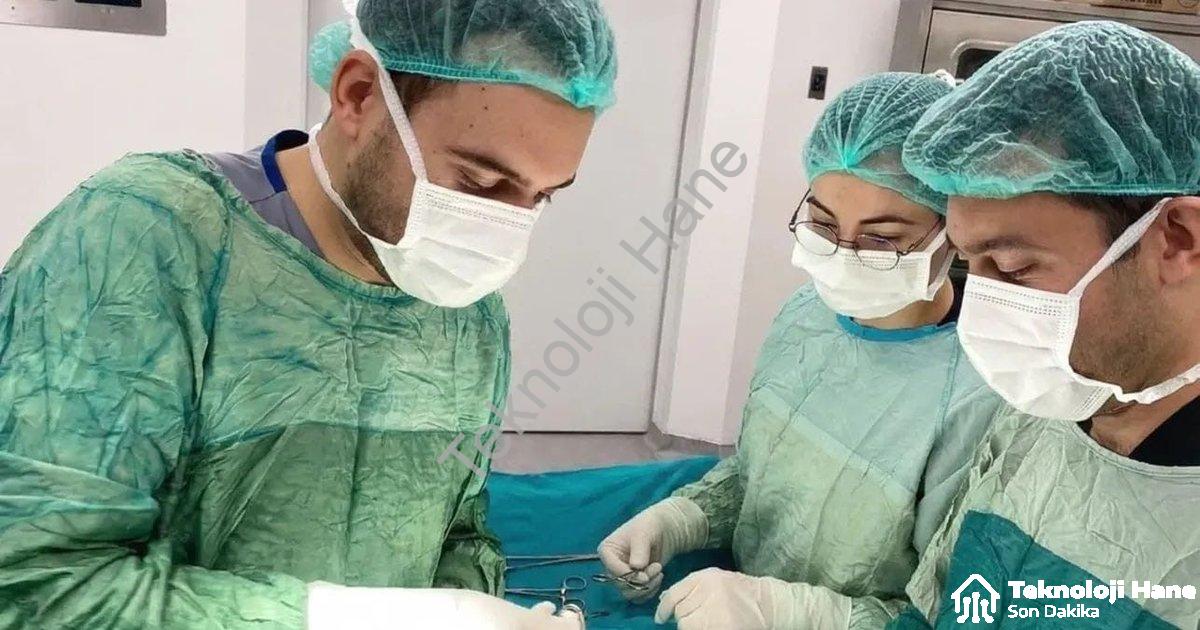 "Şuhut Devlet Hastanesi'nde Cerrahi Başarı: Modern Fıtık Onarımı İlk Kez Uygulandı" başlıklı haber i